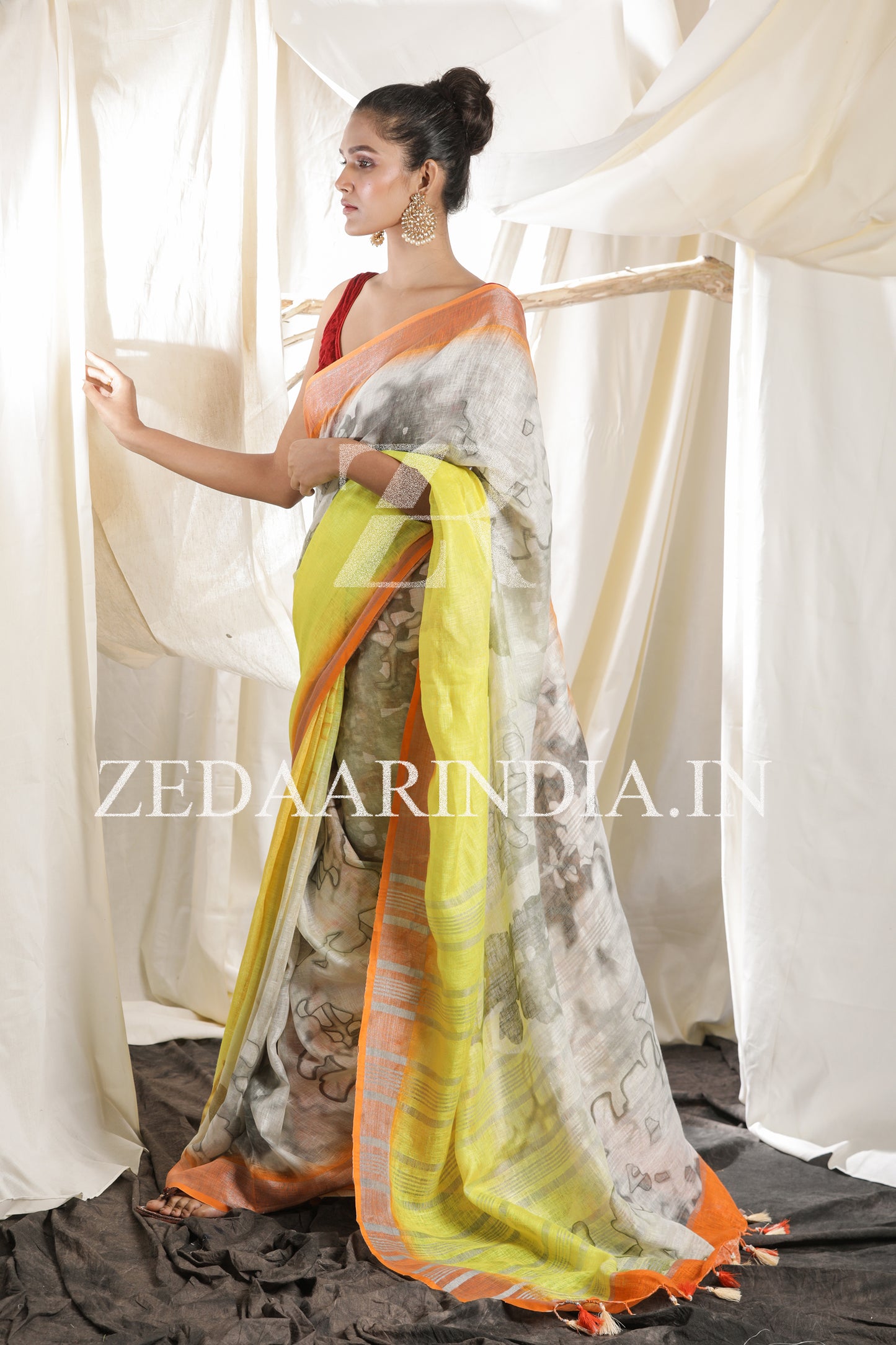 Digital Printed Premium Linen Saree (100% Linen)